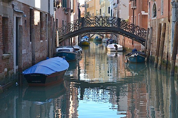 Kanal-in-Venedig