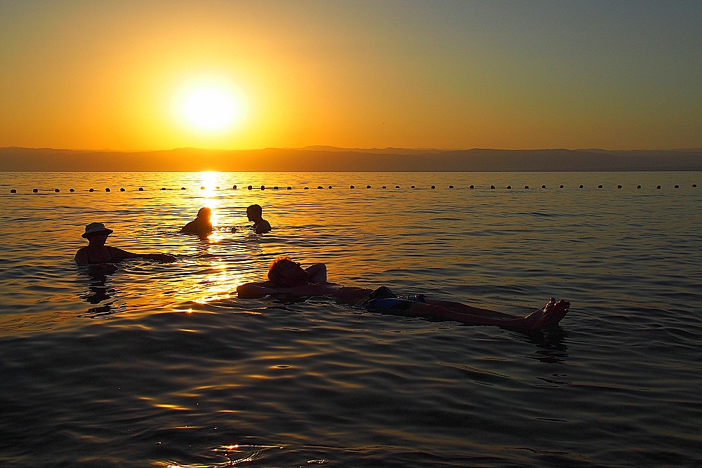 35 Jordanien Totes Meer Sonnenuntergang Schwimmen