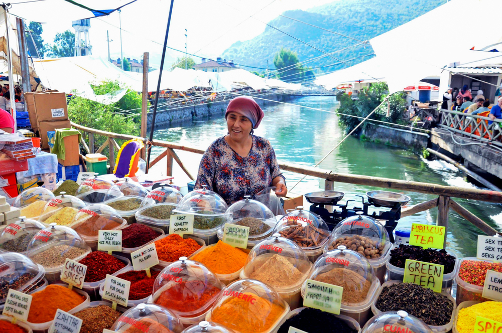 Marktfrau Fethiye Türkei
