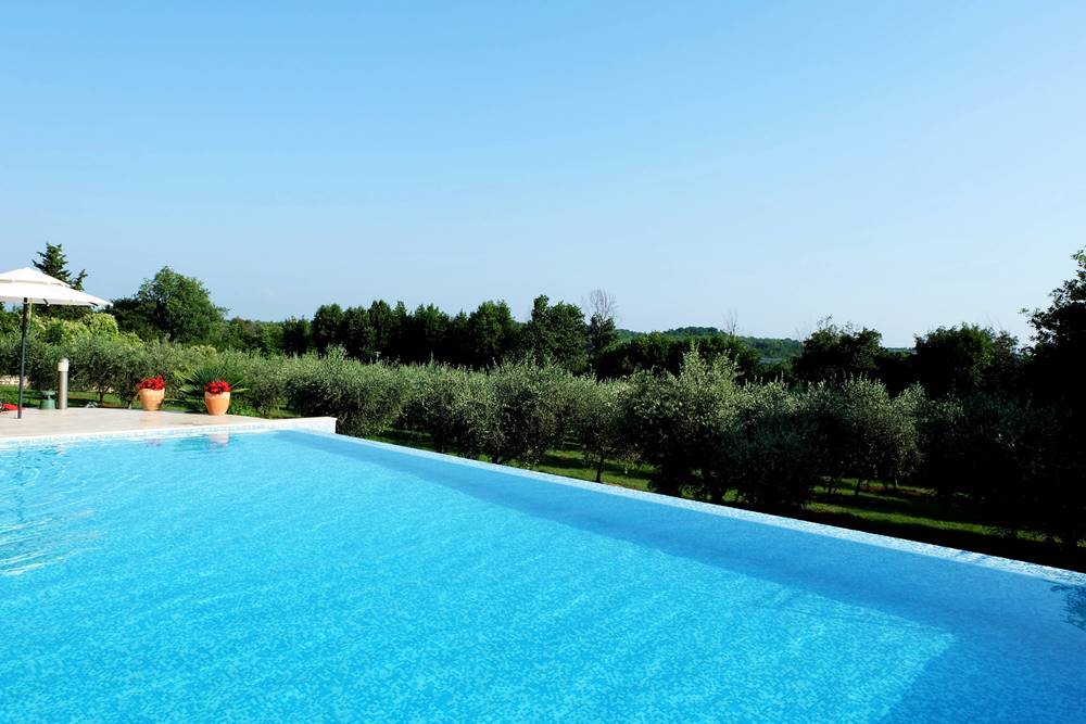Bild 30 Hotel San Rocco Pool Garten Olivenbäume Kroatien