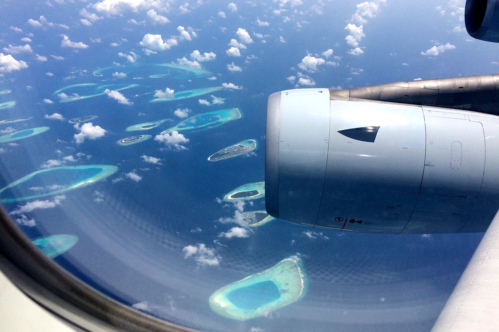 malediven-flugzeug-ausblick-inseln