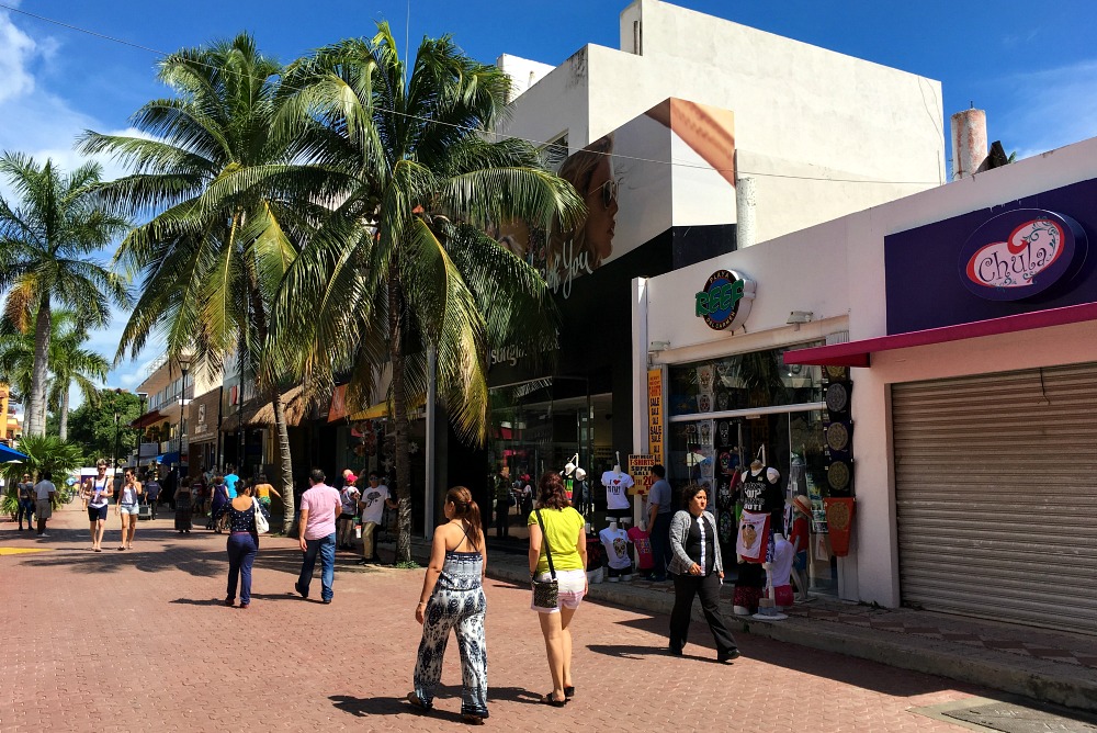 Einkaufsstraße 5th Avenue (Avenida Quinta) in Playa del Carmen