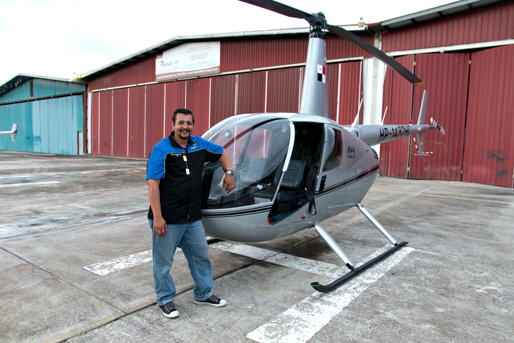 Helikopter mit Pilot Camilo