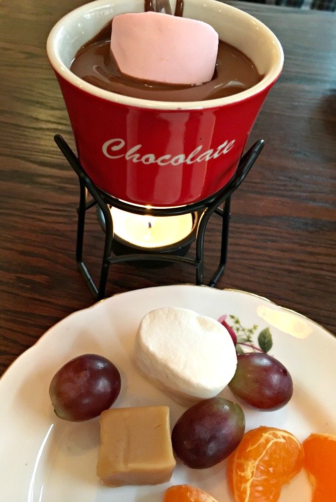 Schokoladenfondue bei White Rabbit Chocolatiers