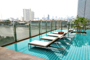 Millennium Hilton Bangkok Hotel mit Infinity Pool