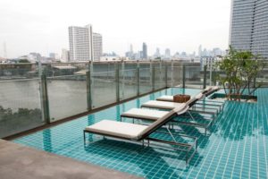 Infinity Pool im Bangkok Hotel