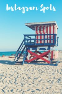 Flamingos am Strand, weiß-blaue Gebäude auf Santorin oder eine Schaukel in 100 Metern Höhe über Amsterdam: Ich stelle euch im Reiseblog meine Top 15 Instagram Spots für Europaurlaub und Fernreisen vor. Viel Spaß mit den Fotospots aus der ganzen Welt! #Instagram #Instagramspots #Fotospots