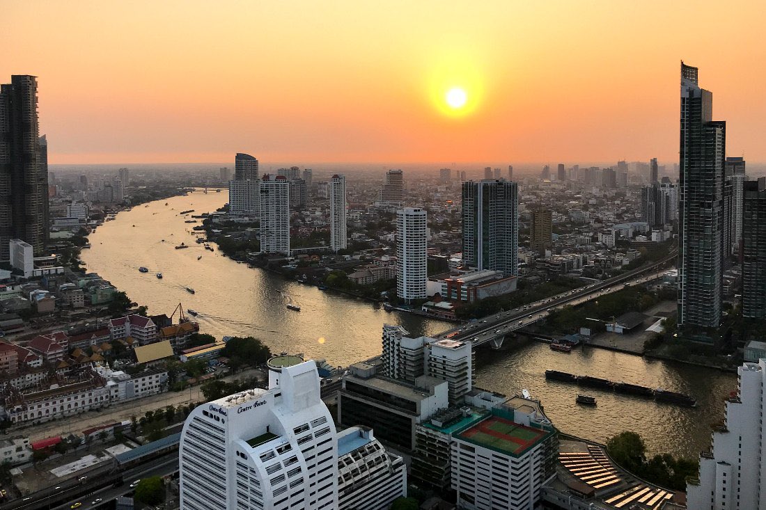 Bangkok Hotel Lebua mit Ausblick auf Fluss