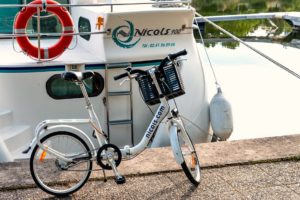 Fahrrad beim Hausboot