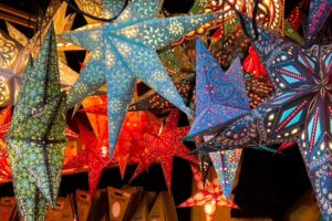 Leuchtsterne auf dem Kölner Weihnachtsmarkt
