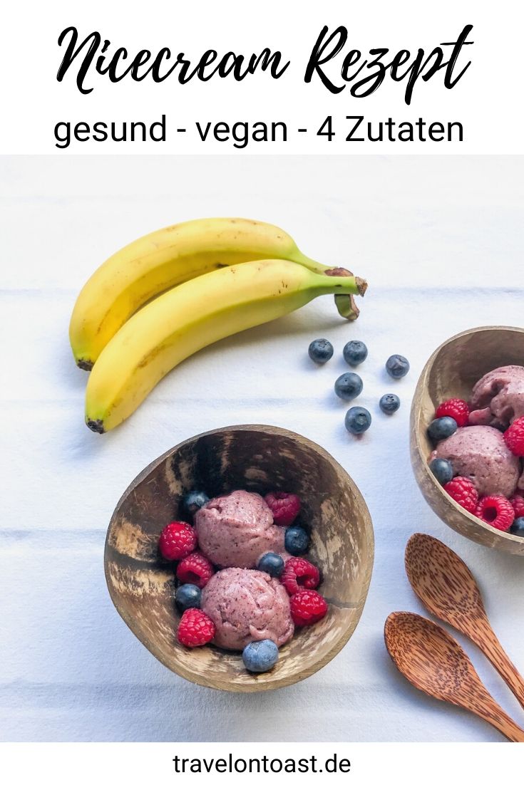 Veganes Eis selber machen ohne Eismaschine: Ein gesundes Nicecream Rezept mit Bananen und Beeren (z. B. Himbeeren). Wenige Zutaten und ohne Zucker - so gelingt die cremige Nice Cream. / Eiscreme Rezept / Sommerrezepte vegan / Dessert Ideen / Nachtisch Rezepte