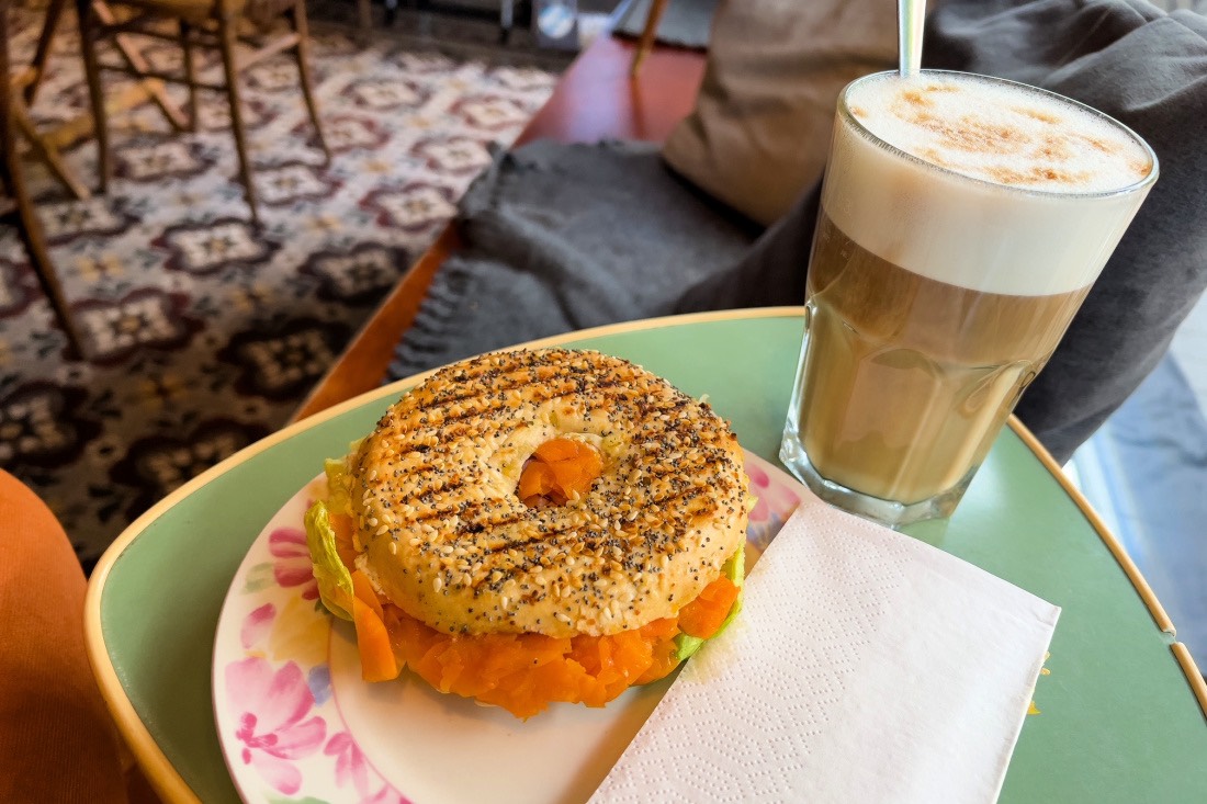 vegan frühstücken im Cafe Rotkehlchen Köln-Ehrenfeld