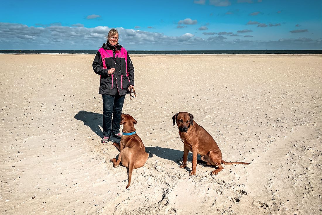 Martina von Hunde reisen mehr mit ihren Ridgebacks