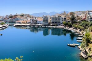 Agios Nikolaos mit See